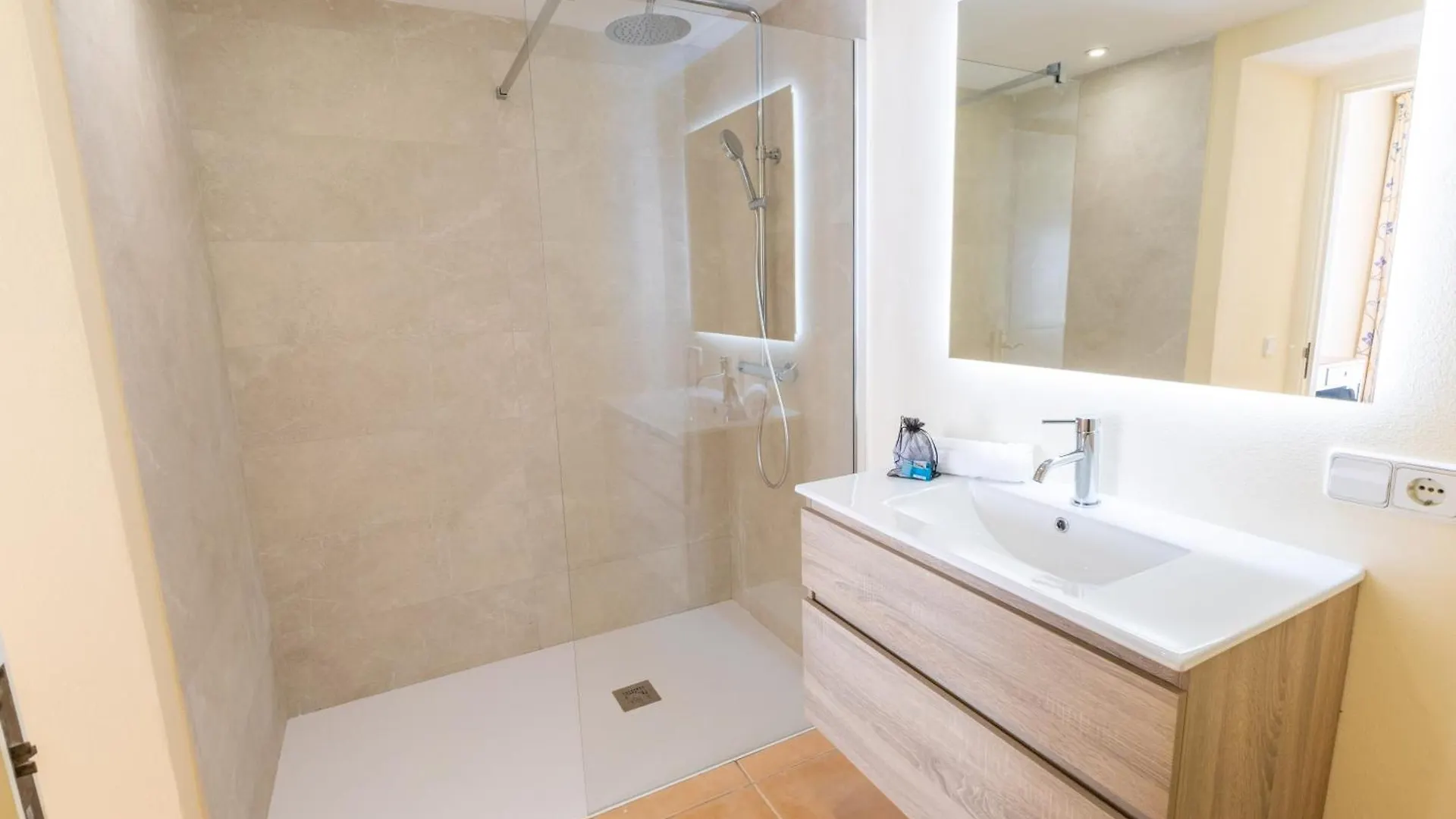 Cozy Apartment Near The Sea With Wifi And Pool Port de Pollenca