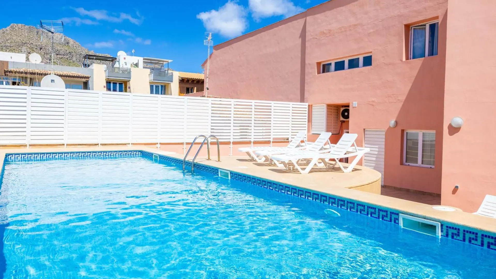 Cozy Apartment Near The Sea With Wifi And Pool Port de Pollenca